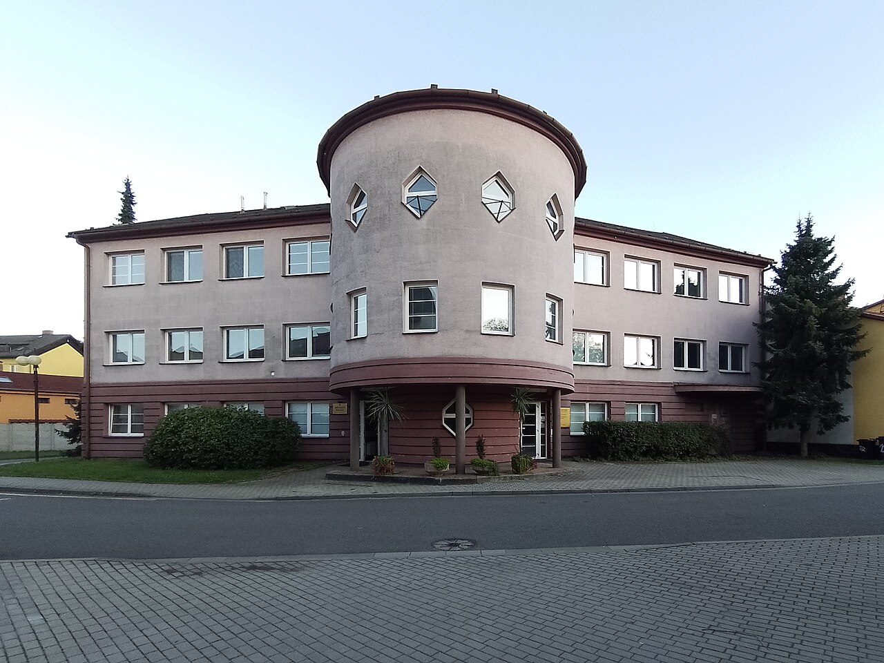 Postmodern architecture
